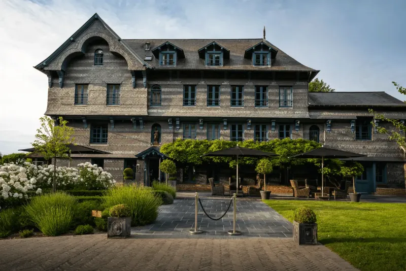L'impressionnisme peinture se caractérise par des couleurs vives et une lumière naturelle changeante